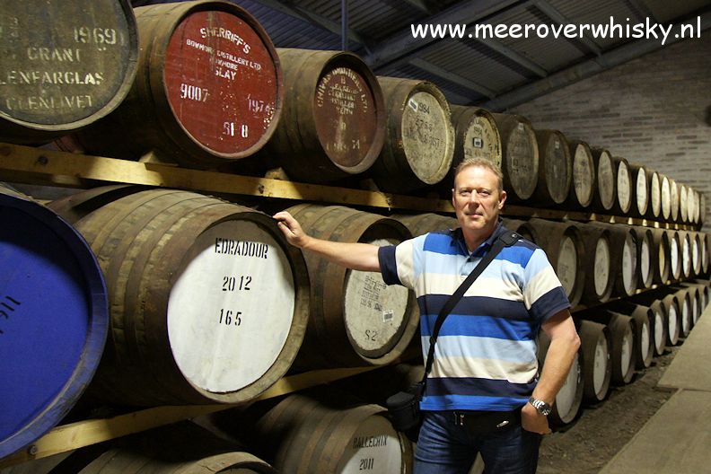 Jacques Bakker bij de opslag van Edradour Distilleries